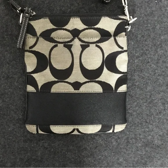 Vintage Coach Signature Logo Crossbody Messenger Bag - Picture 3 of 8